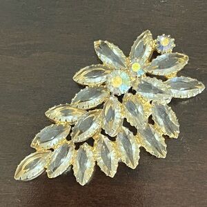 Elegant Gold and Crystal Leaf Brooch